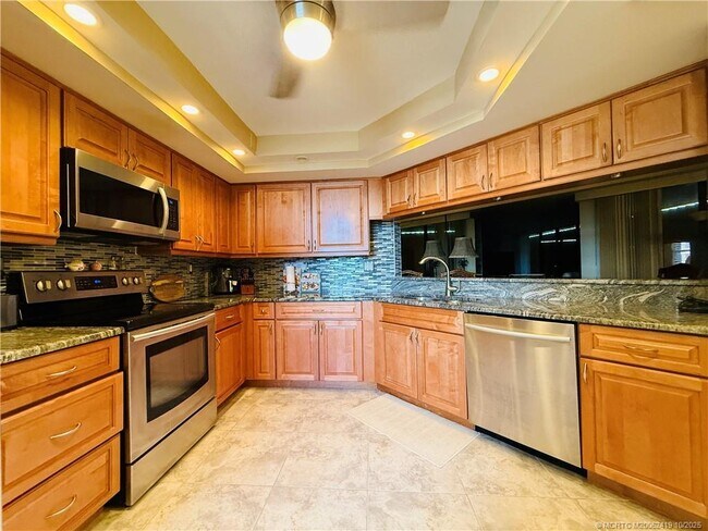 Building Photo - 9500 S Ocean Dr