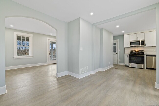 Building Photo - 19 Henry St