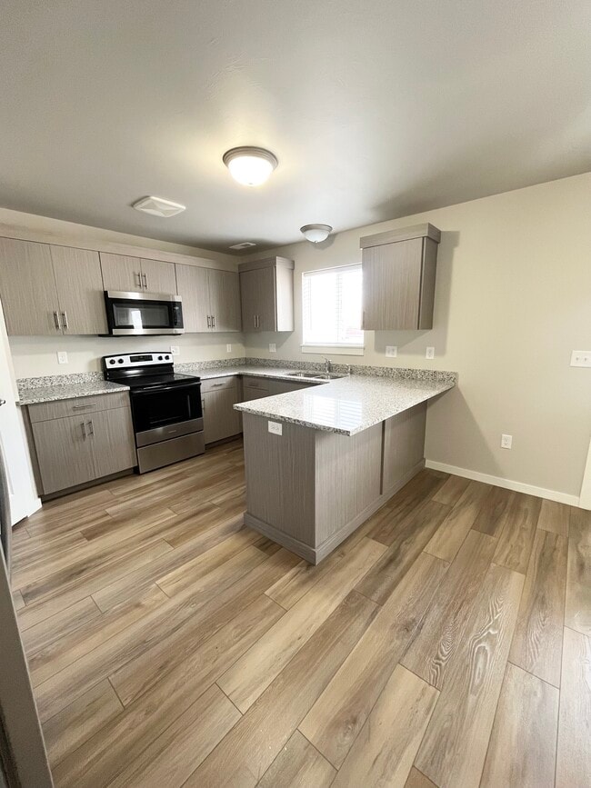 Building Photo - 2015 Lawrence Ln