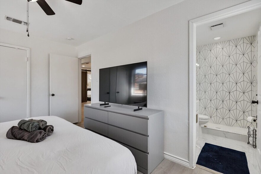 Building Photo - 7920 Limerick Ln