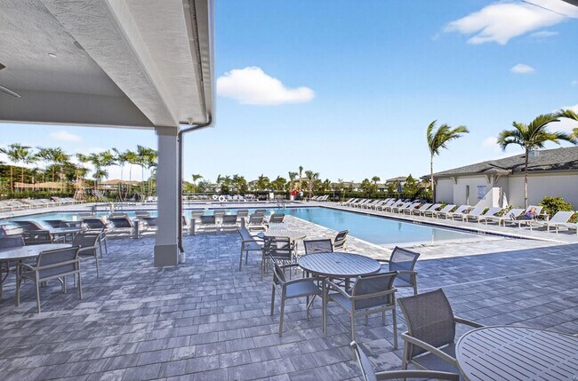 Building Photo - 5908 Viale Elizabeth