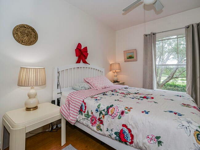 Building Photo - 5095 Fairways Cir