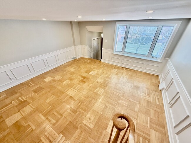 Building Photo - RARELY Offered completely RENOVATED PACKER PARK 3 Bedroom/2.5 Bath HOME w/ Central AC-HARDWOOD Fl...