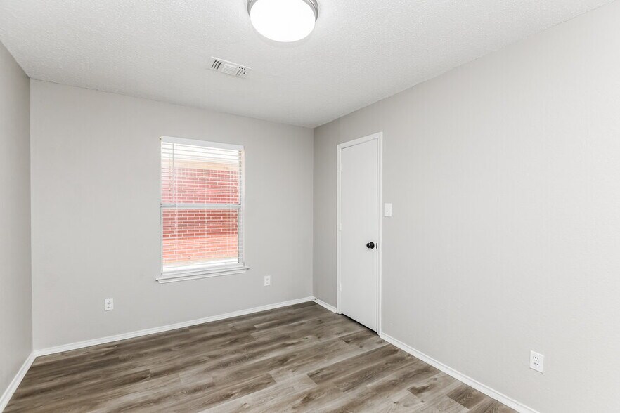 Building Photo - 7007 Rovato Dr