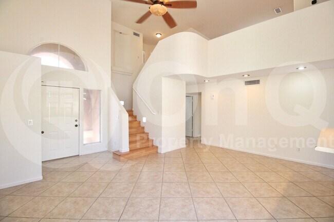 Building Photo - 1326 E Helena Dr