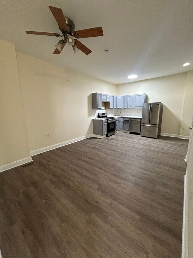 Building Photo - 423 Righter St