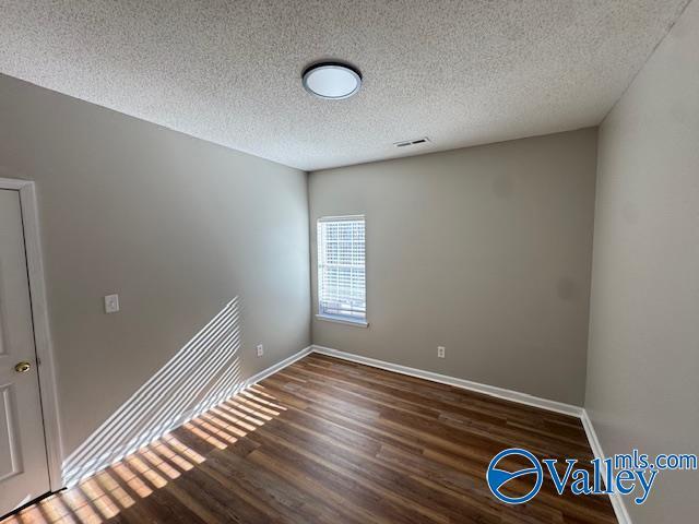 Building Photo - 492 SW Sussex Dr