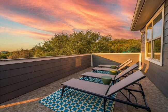 Building Photo - 13420 Trail Driver St