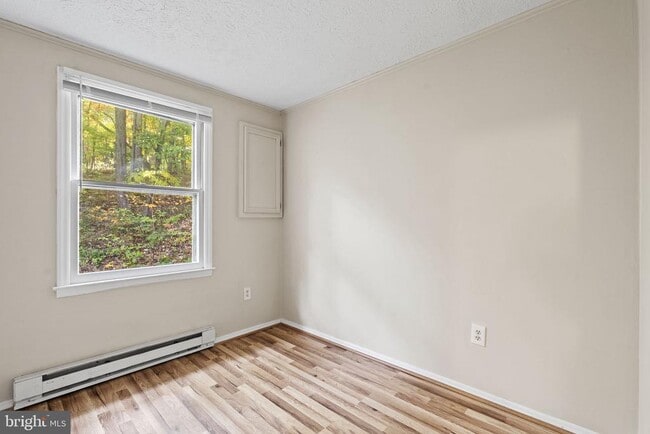 Building Photo - 1005 Lower Clubhouse Drive