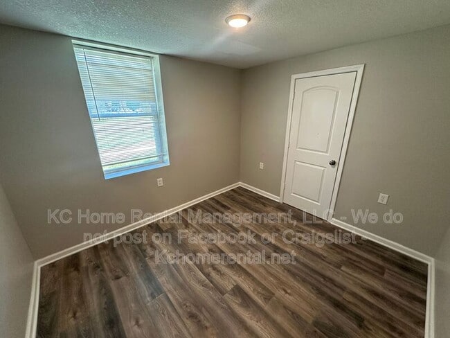 Building Photo - 4140 E 60 Terrace