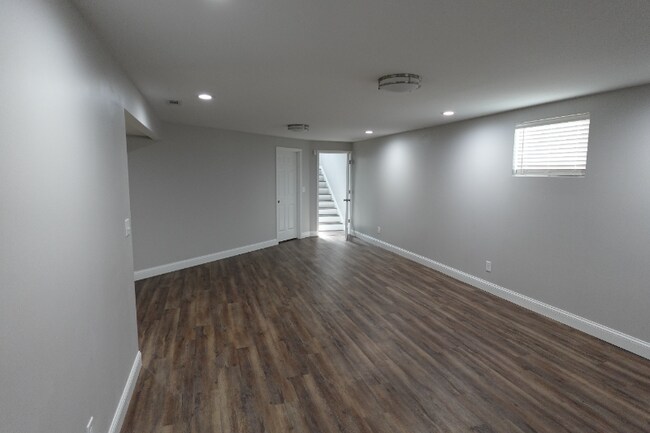 Building Photo - 2211 W Jubilee Ln