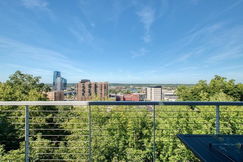 Building Photo - 635 Fairview Ave NE