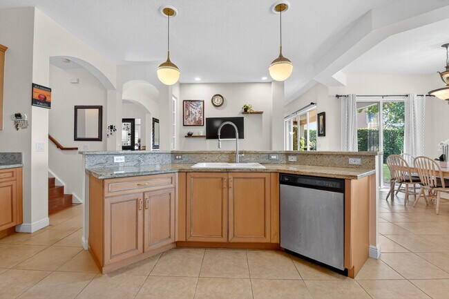 Building Photo - 9826 Vía Amati