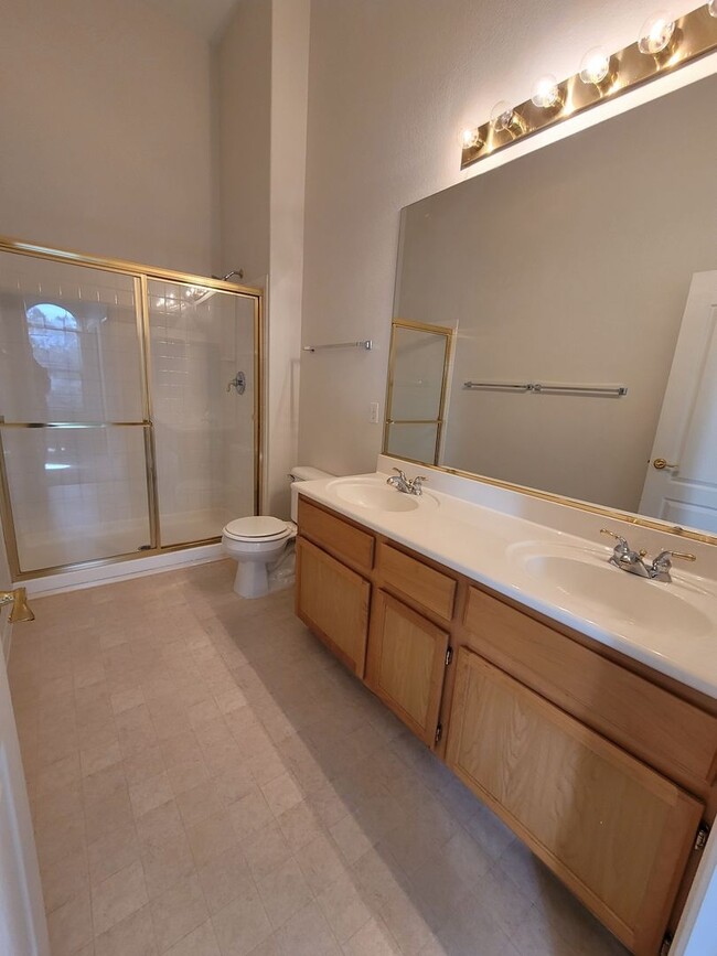 Building Photo - Gorgeous Henderson Condo with garage!