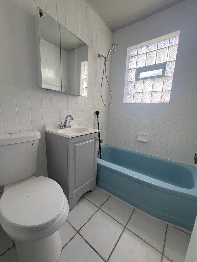 Building Photo - Beautiful House Available NOW $1500.00