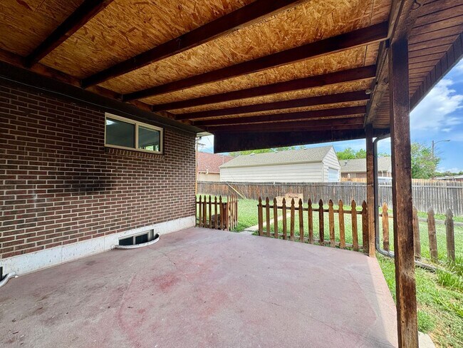 Building Photo - Spacious 4 bedroom home in Westminster! Av...