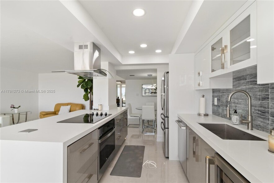 Building Photo - 18081 Biscayne Blvd