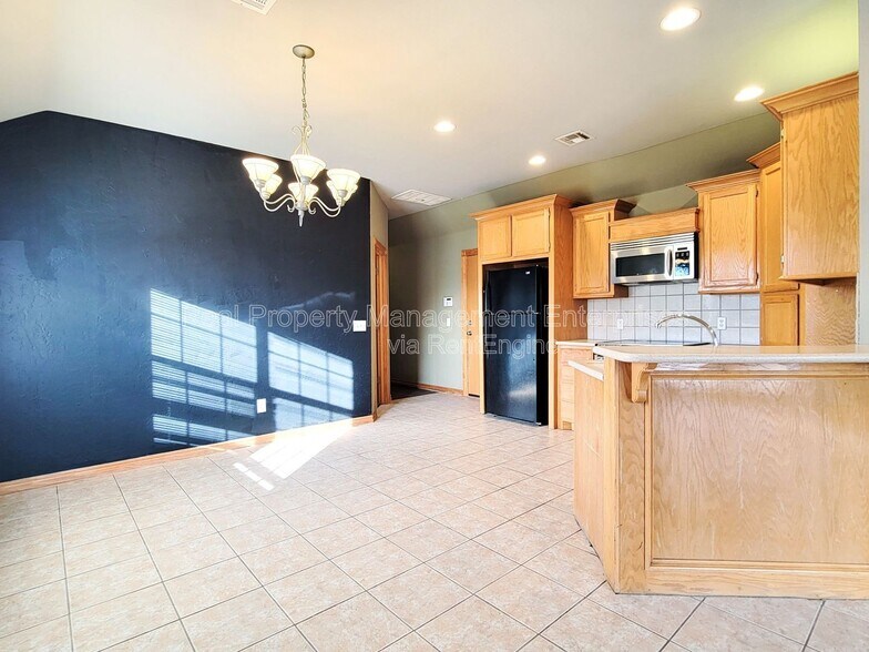 Building Photo - 4701 Castle Bay Cove