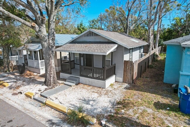 Building Photo - Drive By And Appy! $25 App Fee! Cute 2bdrm...