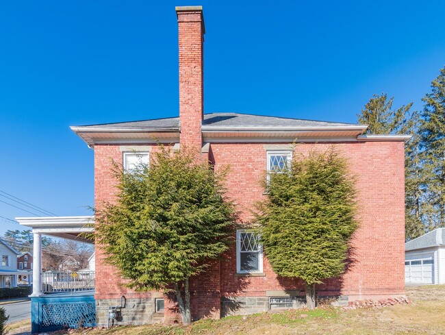 Building Photo - Beautiful Brick 2 -Story