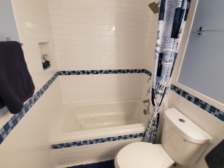 guest bathroom - 1045 Kokomo Key Ln