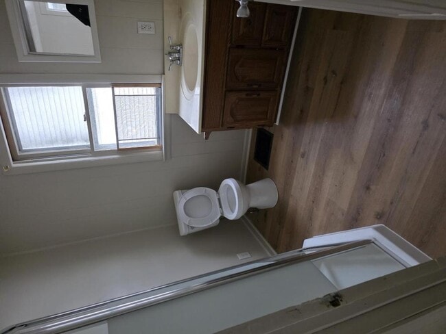 Building Photo - 466 W McKibben St