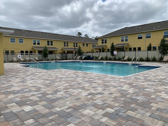 Building Photo - Awesome Townhome for rent
