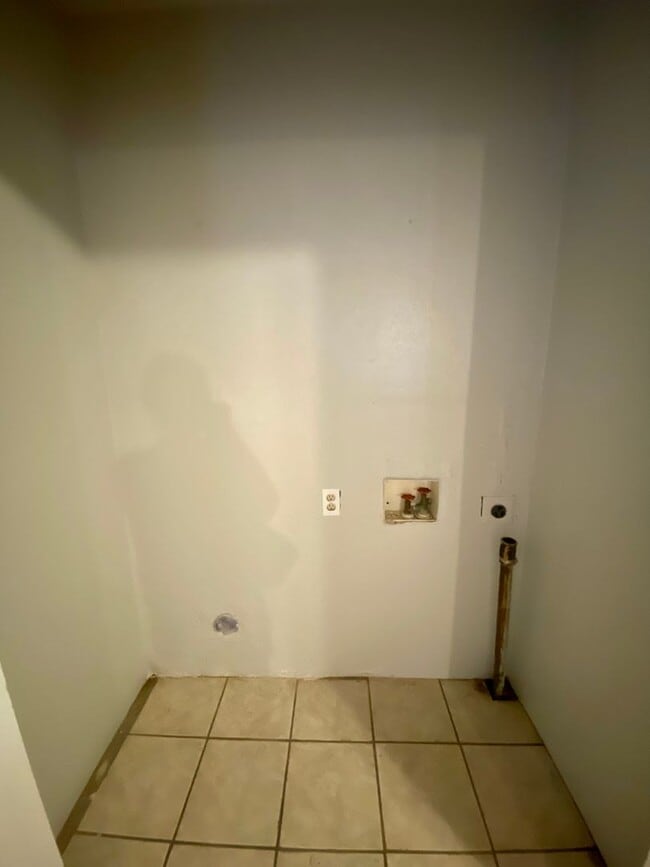 Building Photo - PRE LEASING NOW - AVAILABLE 7/14