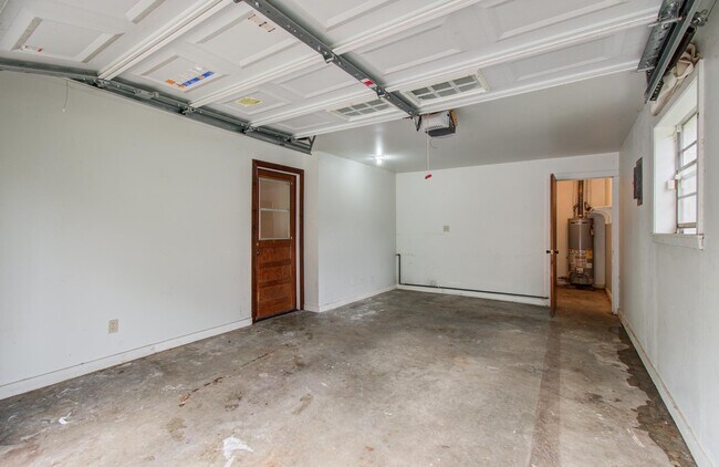 Building Photo - 1722 Front St