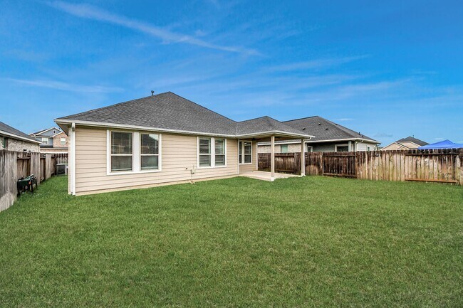 Building Photo - 31215 Whitfield Ct