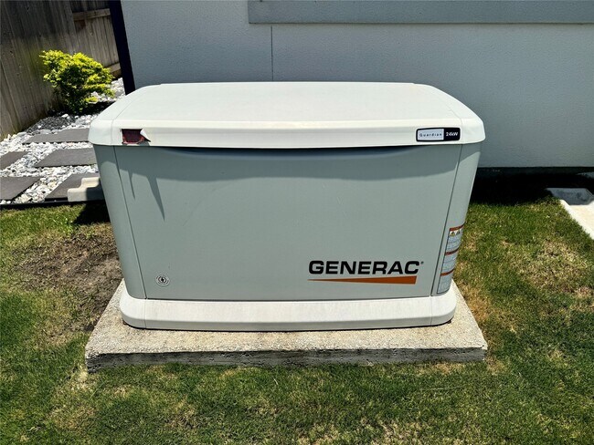 Building Photo - 4050 Shackleton Ct