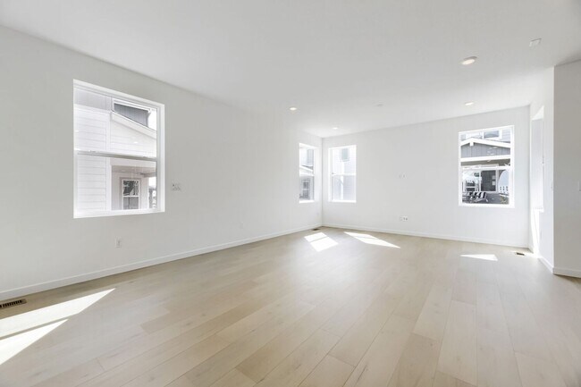 Building Photo - Brand-new residence for rent in the highly sought-after Lyric at RidgeGate Lone Tree community