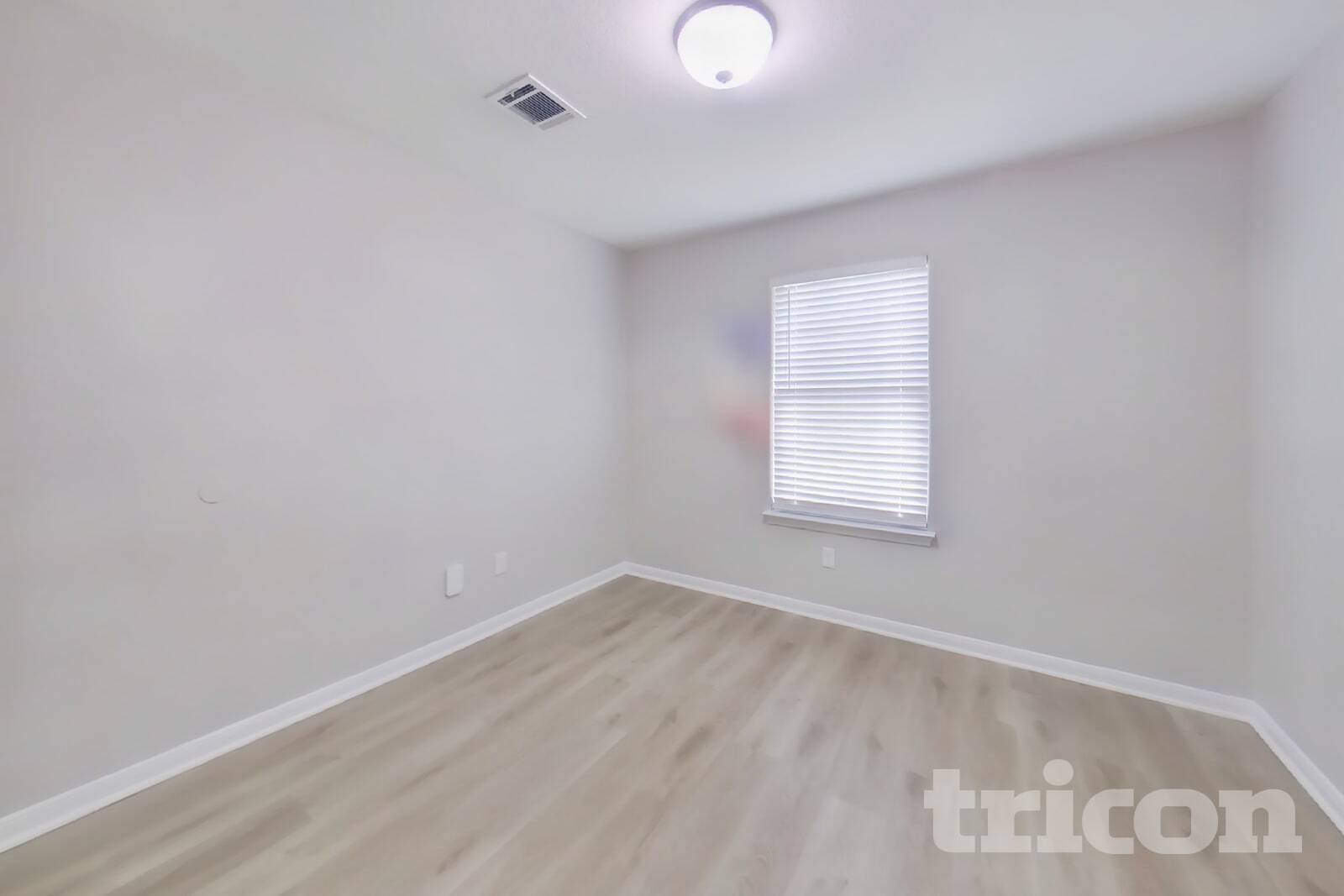 Building Photo - 10951 Royal Forest Dr