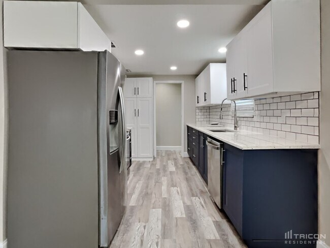 Building Photo - 4356 S Lockwood Ridge Rd