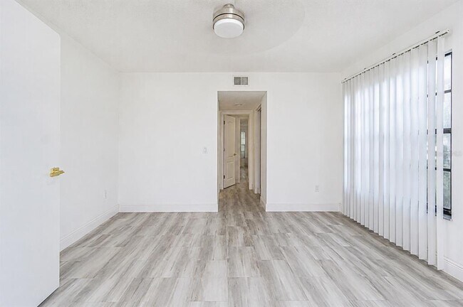 Building Photo - 4965 Puritan Cir