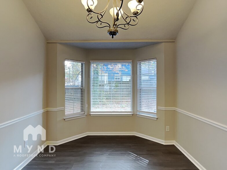 Building Photo - 6437 Phillips Ct