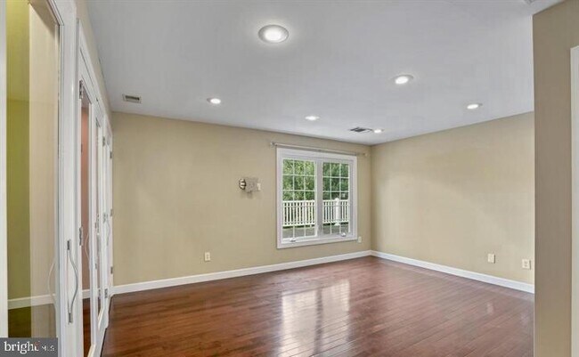 Building Photo - 2054 Madrillon Rd