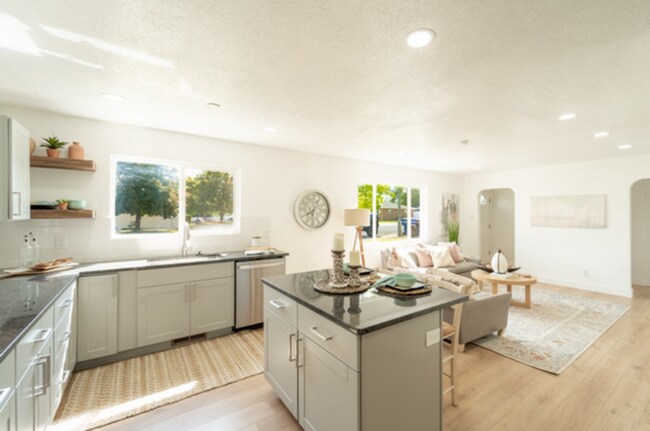 Building Photo - Quiet 3 Bed Kearns Home with Solar, Safe Neighborhood, Great Location!!!