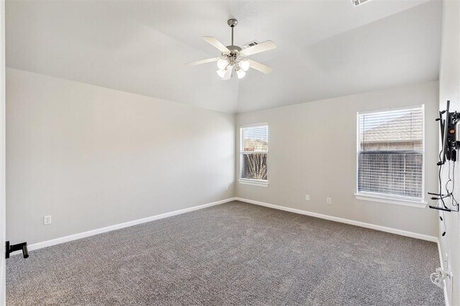 Building Photo - 824 Hunter Pl