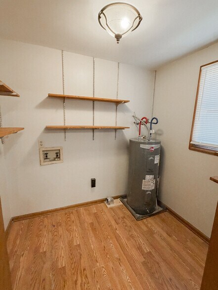 Building Photo - 812 Free Silver Rd