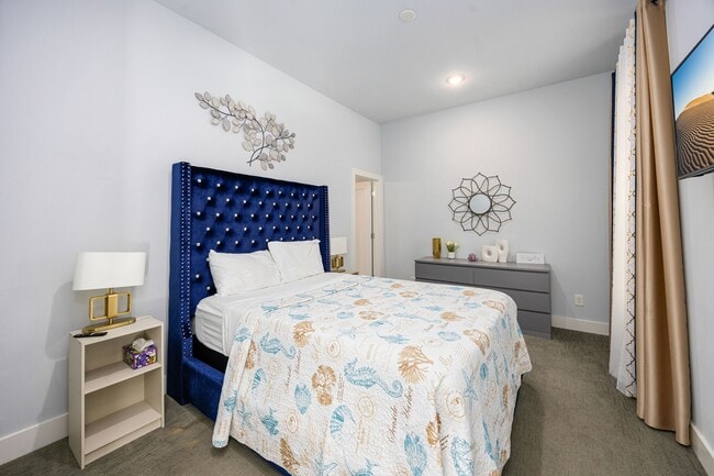 Building Photo - 5815 Fairdale Ln