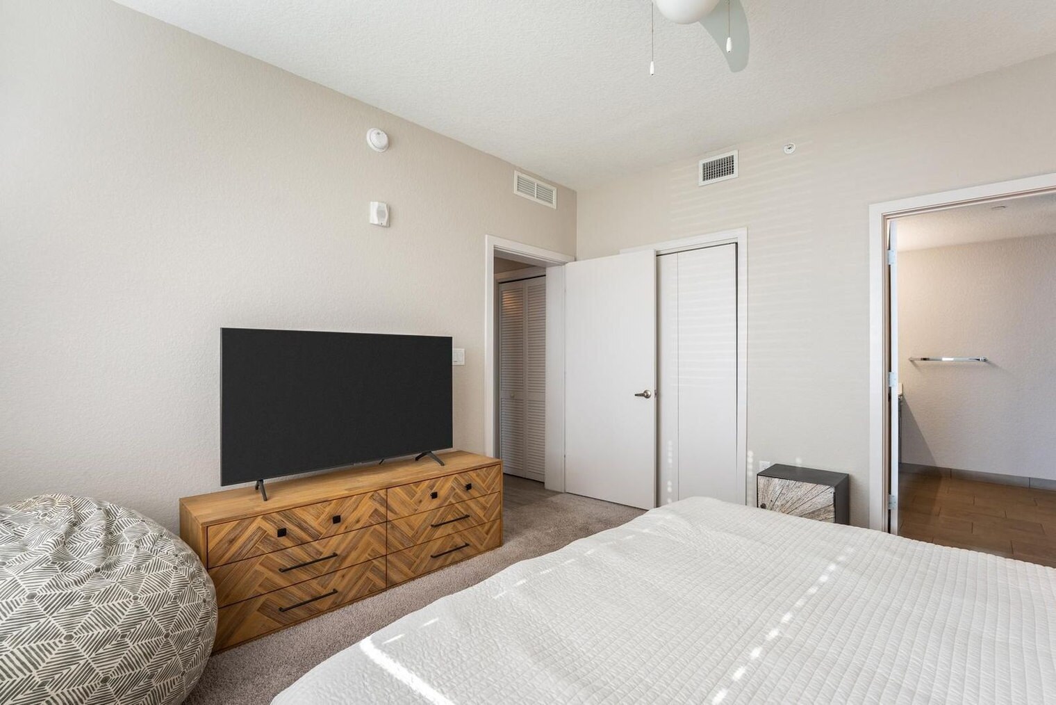 Building Photo - 257 S Seneca Blvd