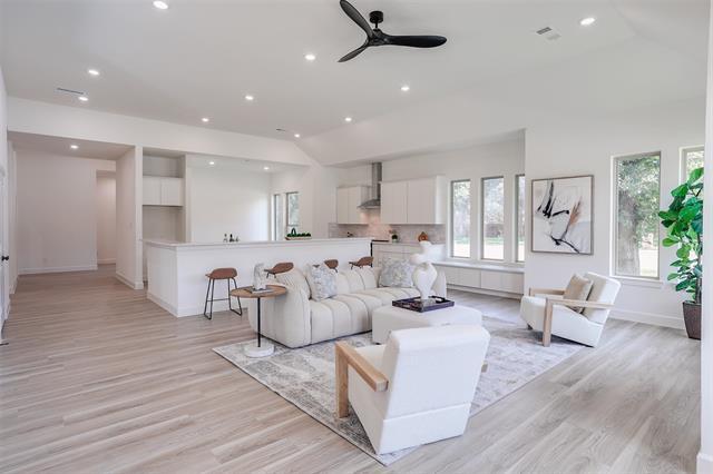 Building Photo - 1208 Oak Harbor Blvd