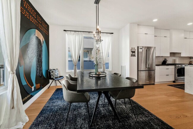 Building Photo - 1007 12th Ave N