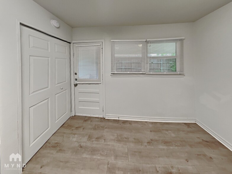 Building Photo - 604 Globe Ave