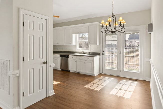 Building Photo - 726 Addington Dr