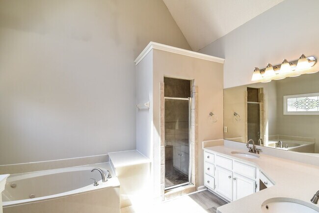 Building Photo - 1515 Cedar Mills Dr