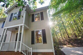 Building Photo - Available early July! Adorable 2 bed, 2.5 ...