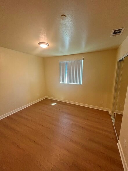 Building Photo - 619 W 83rd St