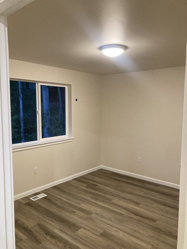 Building Photo - 1812 S 250th St